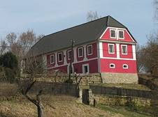 https://upload.wikimedia.org/wikipedia/commons/thumb/b/b4/%C5%A0v%C3%A1by_%28Zahr%C3%A1dky%29_2018_%2818%29.jpg/1024px-%C5%A0v%C3%A1by_%28Zahr%C3%A1dky%29_2018_%2818%29.jpg