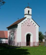 https://upload.wikimedia.org/wikipedia/commons/thumb/a/ae/B%C5%99ehov_-_kaple.jpg/1024px-B%C5%99ehov_-_kaple.jpg