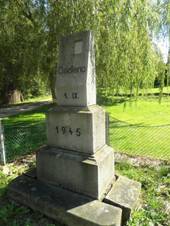 Pomn�k os�dlen� 1945 (Kondra�) .JPG