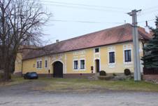 Lnice, dm na nvsi.jpg