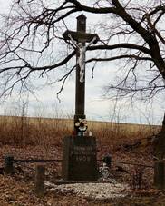 Litvnovice, wayside cross opposite pond (01).jpg