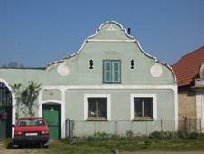 https://upload.wikimedia.org/wikipedia/commons/thumb/b/b5/Pl%C3%A1stovice_statek_%C4%8Dp_14.JPG/1024px-Pl%C3%A1stovice_statek_%C4%8Dp_14.JPG