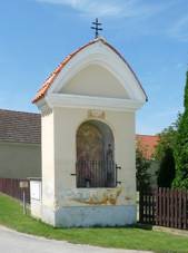 https://upload.wikimedia.org/wikipedia/commons/thumb/4/4b/Roudn%C3%A9_-_kapli%C4%8Dka.jpg/1024px-Roudn%C3%A9_-_kapli%C4%8Dka.jpg