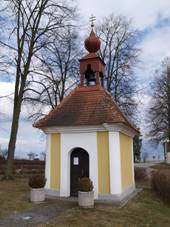 https://upload.wikimedia.org/wikipedia/commons/thumb/d/d6/Slavo%C5%A1ovice%2C_Lib%C3%ADn%2C_kaple.jpg/800px-Slavo%C5%A1ovice%2C_Lib%C3%ADn%2C_kaple.jpg
