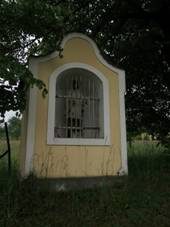 Tebko, vklenkov kaplika se sochou svatho Jana Nepomuckho.JPG
