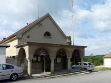 Ostrolovsk jezd - kulturn dm.jpg