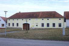 Vrbe, dm na nvsi.jpg