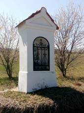 https://upload.wikimedia.org/wikipedia/commons/thumb/e/e2/Nov%C3%A9_Vr%C3%A1to%2C_niche_chapel_01.jpg/800px-Nov%C3%A9_Vr%C3%A1to%2C_niche_chapel_01.jpg