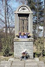 https://upload.wikimedia.org/wikipedia/commons/thumb/0/07/Nov%C3%A9_Vr%C3%A1to%2C_WWI_memorial_02.jpg/800px-Nov%C3%A9_Vr%C3%A1to%2C_WWI_memorial_02.jpg