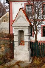 Mirkovice, Malice, small chapel.jpg