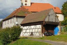 Na obrÃ¡zku mÅ¯Å¾e bÃ½t: obloha, mrak, strom a venku