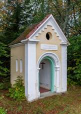 Hrozatov, kaplika u silnice do Kozel 02.jpg