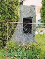 Hlubok u Krucemburku pomnk padlch.jpg