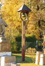 Socha Panny Marie a socha Sv. Jana nepomuckho v Mali.jpg