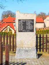 Ruinov - pomnk padlch.jpg