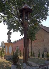 hrov F. Zvonika a socha.jpg