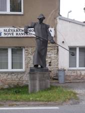 Nove Ransko socha slevace.jpg