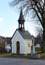 https://upload.wikimedia.org/wikipedia/commons/thumb/b/b2/Hlinsko%2C_Blatno%2C_chapel.jpg/800px-Hlinsko%2C_Blatno%2C_chapel.jpg