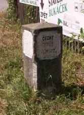 Hranin kmen oznaujc historickou zemskou hranici a oddlujc esk a Moravsk Kinky