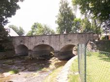 Herlec-most pes Svratku.JPG