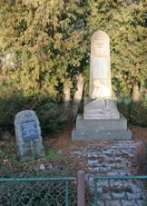 Dubany pomnk padlm.JPG