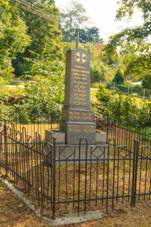 Doln Holetn - pomnk padlch.jpg