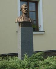 Kameniky, socha Slavka.JPG