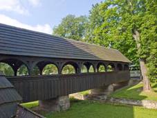 File:Ko, kostel sv. Bartolomje, most, pohled.jpg