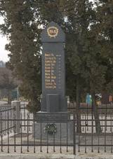 Kun u Slatian - k a pomnk padlch.jpg