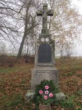 Borovn - pomnk padlm.JPG