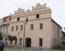 File:Slavonice, nm. Mru 451,.JPG