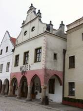 File:Slavonice, nm. Mru 466,.JPG