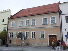 File:Slavonice, nm. Mru 477.JPG