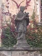 Na obrÃ¡zku mÅ¯Å¾e bÃ½t: rostlina, dÅ¯m, strom, obloha, venku a pÅ™Ãroda