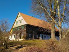 Na obrÃ¡zku mÅ¯Å¾e bÃ½t: obloha, strom, dÅ¯m, rostlina, venku a pÅ™Ãroda