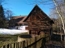 Na obrÃ¡zku mÅ¯Å¾e bÃ½t: obloha, strom, rostlina, most, mrak, venku a pÅ™Ãroda