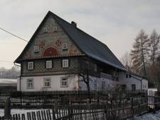 Na obrÃ¡zku mÅ¯Å¾e bÃ½t: obloha, dÅ¯m, strom, mrak, venku a pÅ™Ãroda