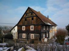 Na obrÃ¡zku mÅ¯Å¾e bÃ½t: obloha, dÅ¯m, mrak, strom, venku a pÅ™Ãroda