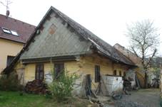 https://upload.wikimedia.org/wikipedia/commons/thumb/5/55/Hradi%C5%A1t%C4%9B%2C_roubenka.jpg/1280px-Hradi%C5%A1t%C4%9B%2C_roubenka.jpg