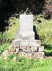 Nedamov, pomnk u vodrny (01).jpg