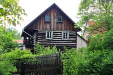 https://upload.wikimedia.org/wikipedia/commons/thumb/a/ad/Dob%C5%99e%C5%88%2C_St%C5%99ezivojice%2C_half-timbered_house.jpg/1280px-Dob%C5%99e%C5%88%2C_St%C5%99ezivojice%2C_half-timbered_house.jpg