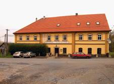 https://upload.wikimedia.org/wikipedia/commons/thumb/3/3c/Tachov_%28%C4%8Cesk%C3%A1_L%C3%ADpa_District%29%2C_restaurant.jpg/1024px-Tachov_%28%C4%8Cesk%C3%A1_L%C3%ADpa_District%29%2C_restaurant.jpg