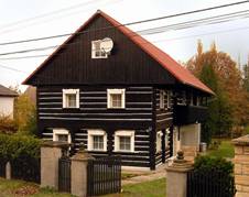 https://upload.wikimedia.org/wikipedia/commons/thumb/e/e7/Tachov_%28%C4%8Cesk%C3%A1_L%C3%ADpa_District%29%2C_North.jpg/1024px-Tachov_%28%C4%8Cesk%C3%A1_L%C3%ADpa_District%29%2C_North.jpg