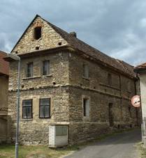 Vrutice, kamenn dm.jpg