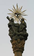 Miroovice, sloup se sousom Nejsvtj Trojice.jpg