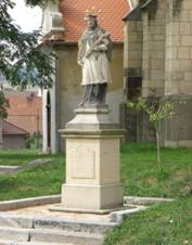 Socha u kostela, Libeves.jpg