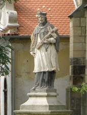 Socha u kostela, Libeves.jpg