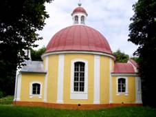 Na obrÃ¡zku mÅ¯Å¾e bÃ½t: obloha, strom, rostlina, dÅ¯m, mrak a venku