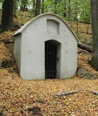 FrÃ½dlant, kÅ™ÃÅ¾ovÃ¡ cesta, BoÅ¾Ã hrob (1).jpg