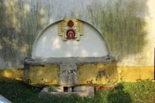 FrÃ½dlant, BÅ™ezinova, vodojem, plastika vlevo.jpg